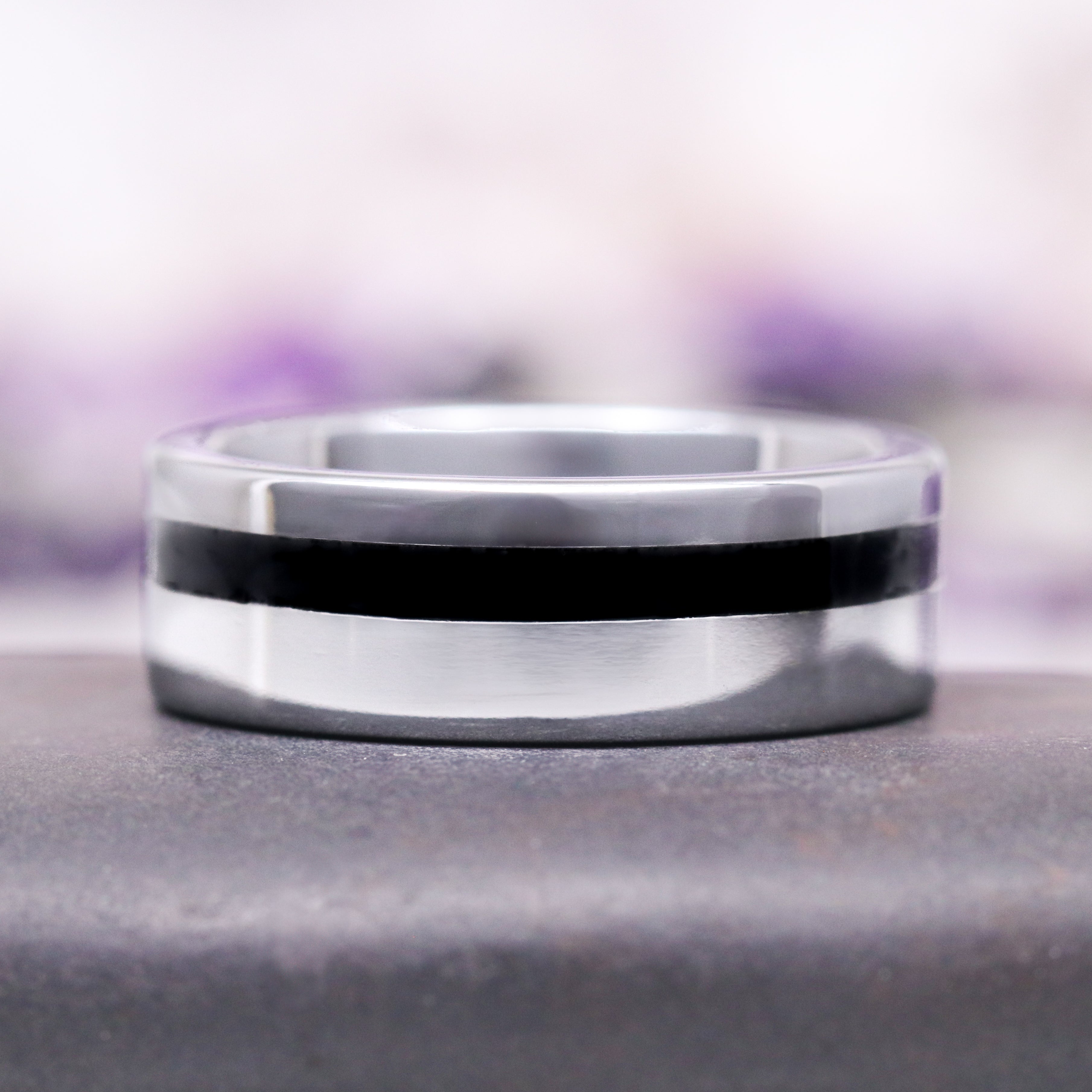 Black Onyx Ring in Tungsten Carbide (8mm)